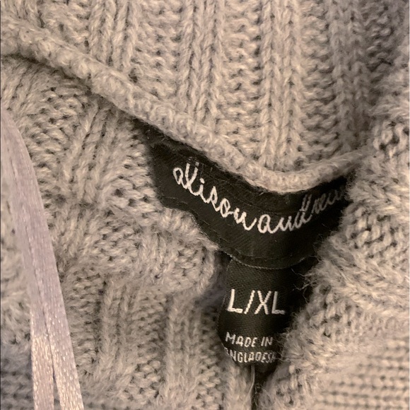 BLOOMINGDALES Poncho - Picture 7 of 8